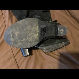 Blk suede buckle heeled boots